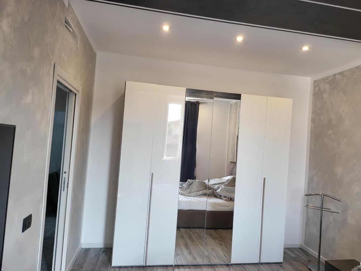 Residenza Giulia Apartment เบรเชีย ภายนอก รูปภาพ